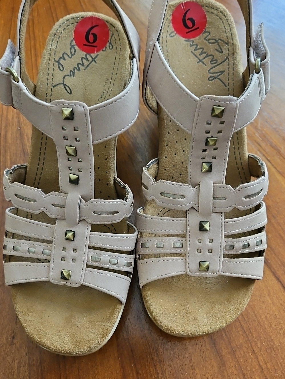 Natural Soul Women's Taupe Studded T-Strap Sandals